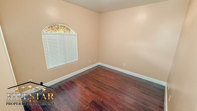 Building Photo - 1733 Pyxis St