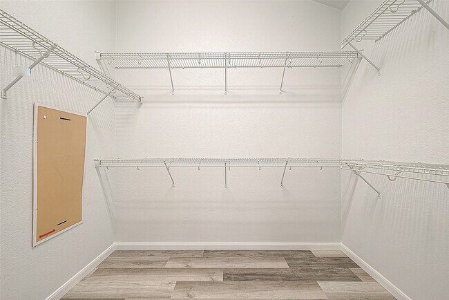 Building Photo - 6406 Applewood Forest Dr