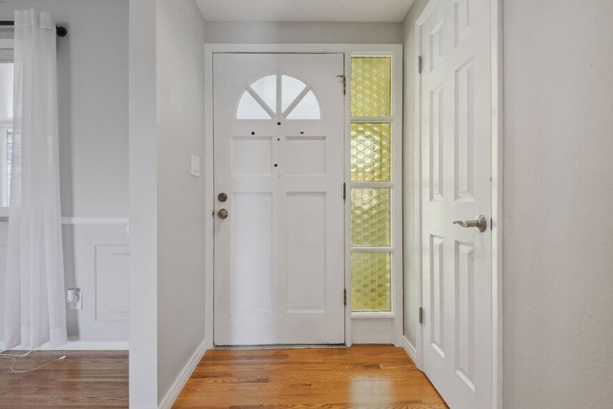 Building Photo - 2180 S Estes St