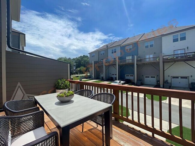 Building Photo - Lovely 3 Story 3 Bedroom 3.5 Bath 1 Car-Ga...