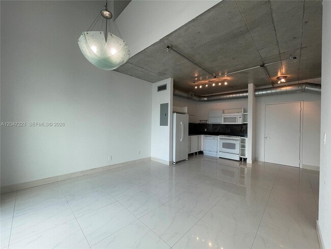 Building Photo - 690 SW 1st Ct