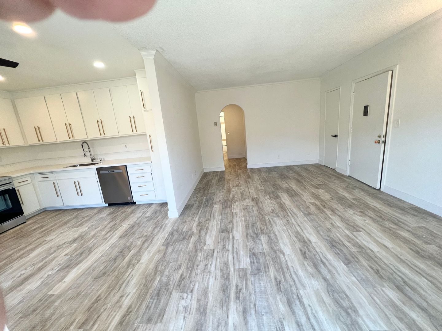 Building Photo - 3359 Mentone Ave