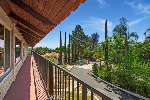 Building Photo - 1731 La Loma Dr