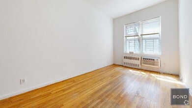 Building Photo - 219 E 88th St