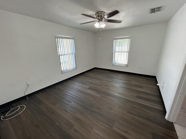 Building Photo - 659 Jaguar Ct