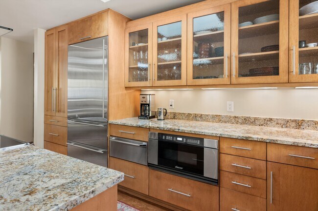 Building Photo - 1020 E Hopkins Ave