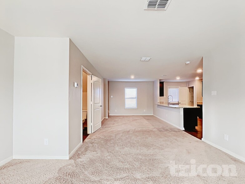 Building Photo - 3119 Gilbert Garden