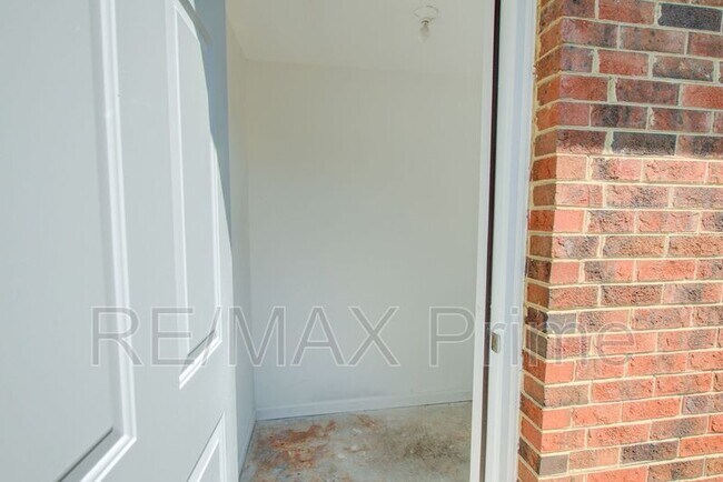 Building Photo - 4601 Hardy Dr