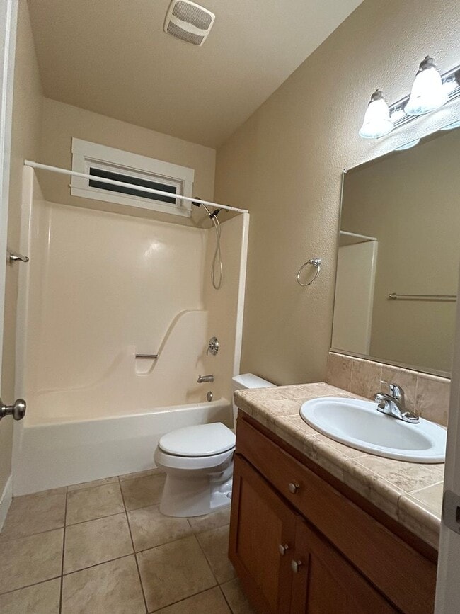 Building Photo - 2610 E 20th St