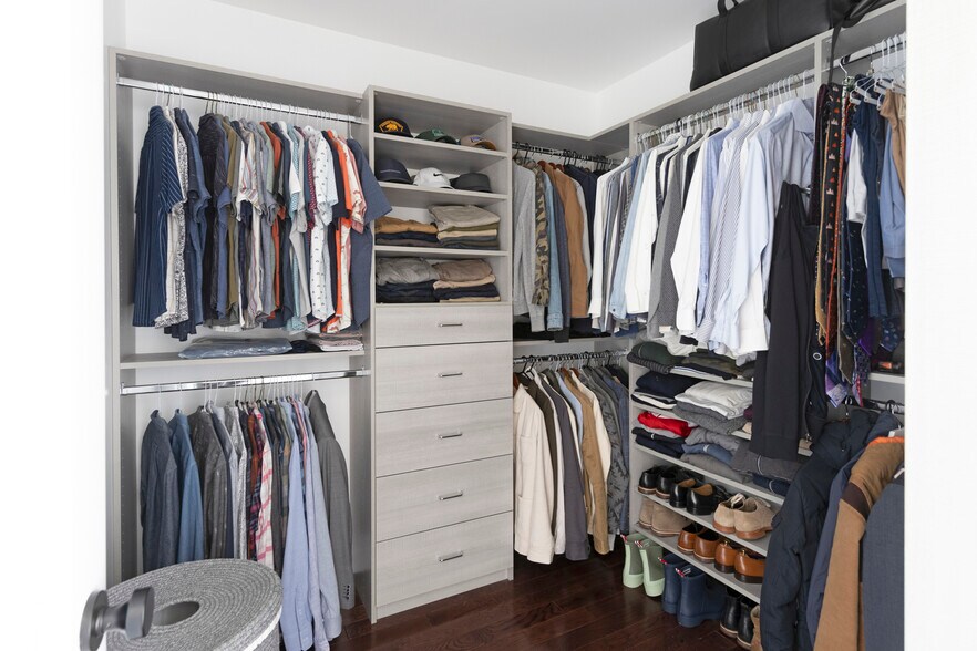 Building Photo - 1772 S Orange Grove Ave