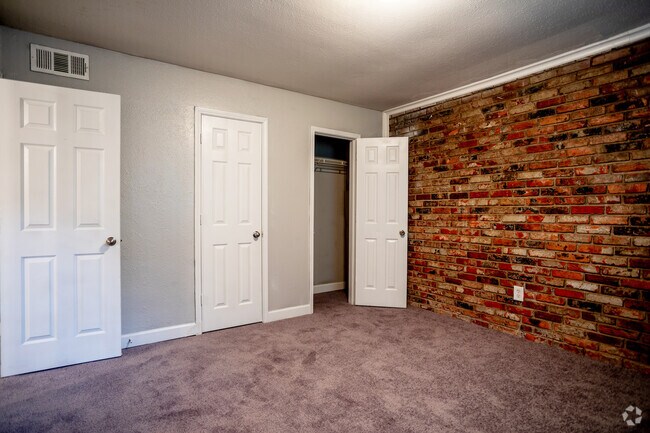 3BR,2BA - Manchester Park Apartments