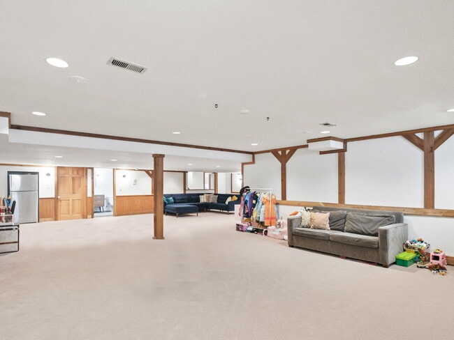 Building Photo - 3250 Chestnut Run Dr