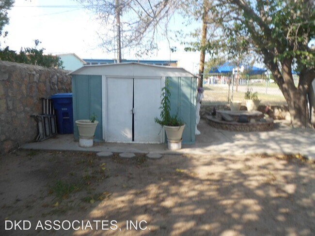 Building Photo - 2 br, 1 bath House - 7547 HERMOSILLO DR