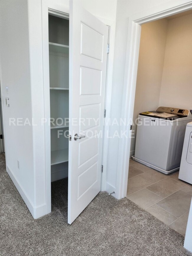 Building Photo - Coming Soon!! 3 Bedroom 2.5 bath corner lo...