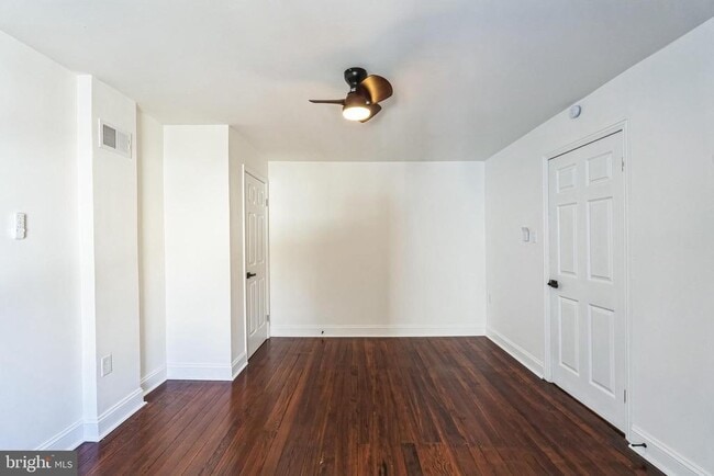 Building Photo - 382 Martin St