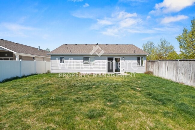 Building Photo - *Coming Soon* 3 Bedroom 2 Bath Home In North Spokane