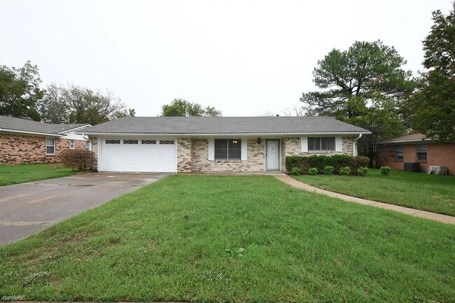 Building Photo - Updated 3BR/2BA Brick Home with Granite Kitchen & Fenced Yard — Kaufman ISD