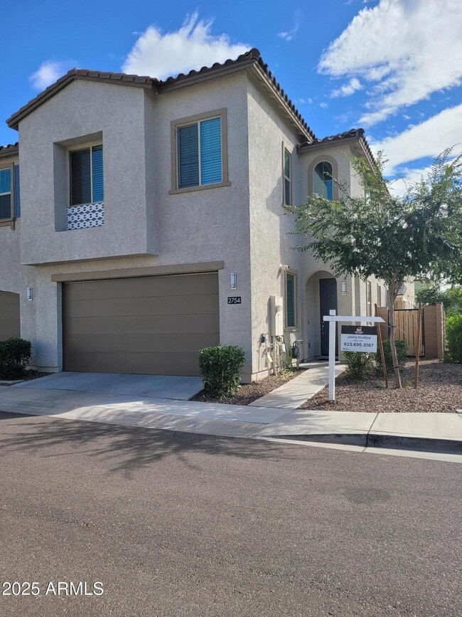 Building Photo - 2754 S Apache Dr