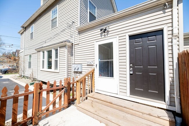 Building Photo - Prime Tremont Location | 2BR with Yard & Parking