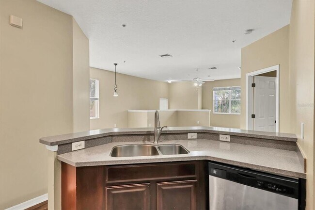 Building Photo - 3821 Parkridge Cir