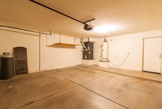 Building Photo - AMAZING 4 BED, 2.5 BATH HOME LOCATED NEAR 67TH AVE & UNION HILLS