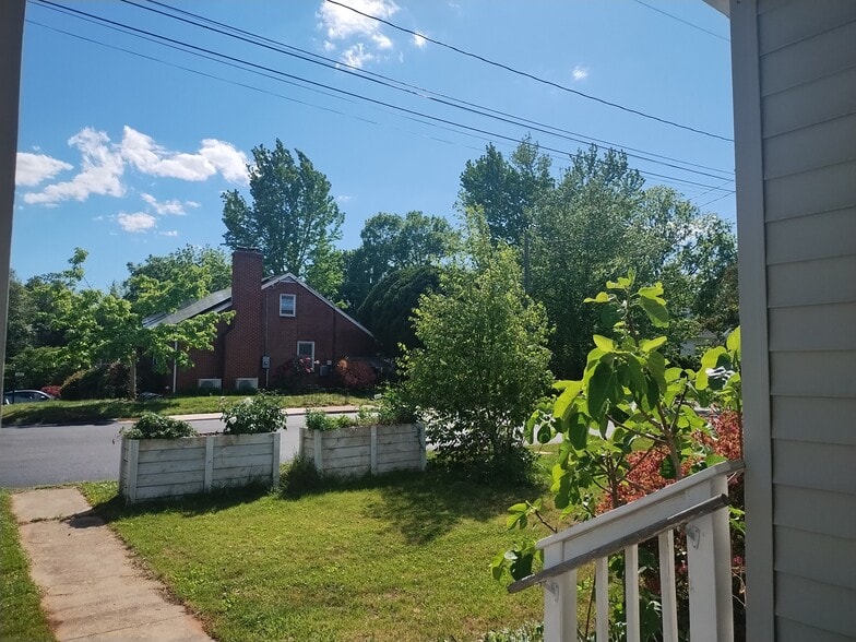 Building Photo - 1147 Meriwether St