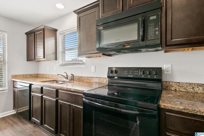 Building Photo - 16411 Waterbury Ln