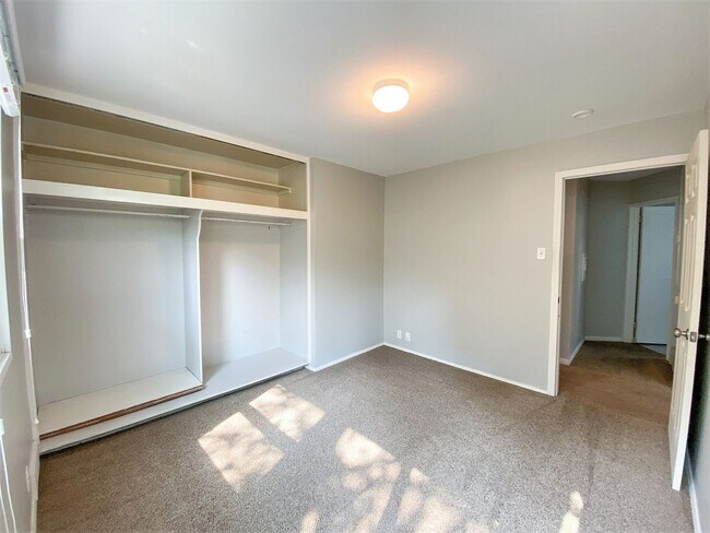 Building Photo - Woodland Duplex (3019/3021)