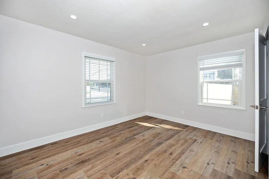 Building Photo - 1805 N Greenbrier Rd