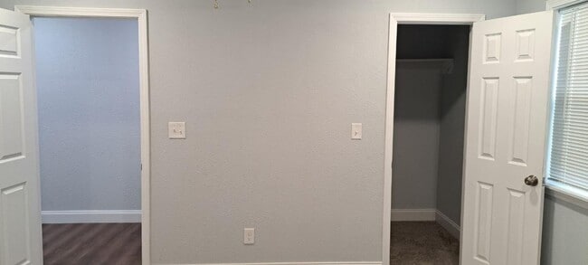Building Photo - 3 Bedroom in Slaton