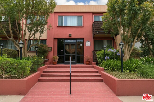 Primary Photo - 5349 Newcastle Ave