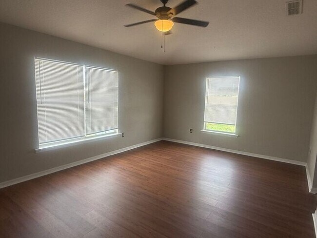 Building Photo - LARGE Single family home in Poinciana