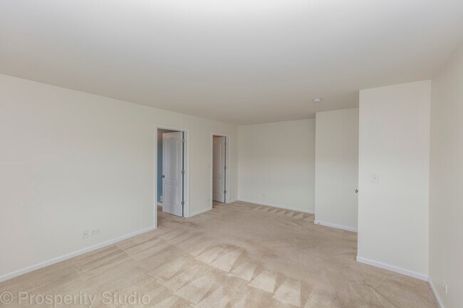 Building Photo - 5734 Oak Ridge Way