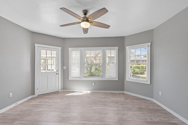 Building Photo - 547 Randolph St