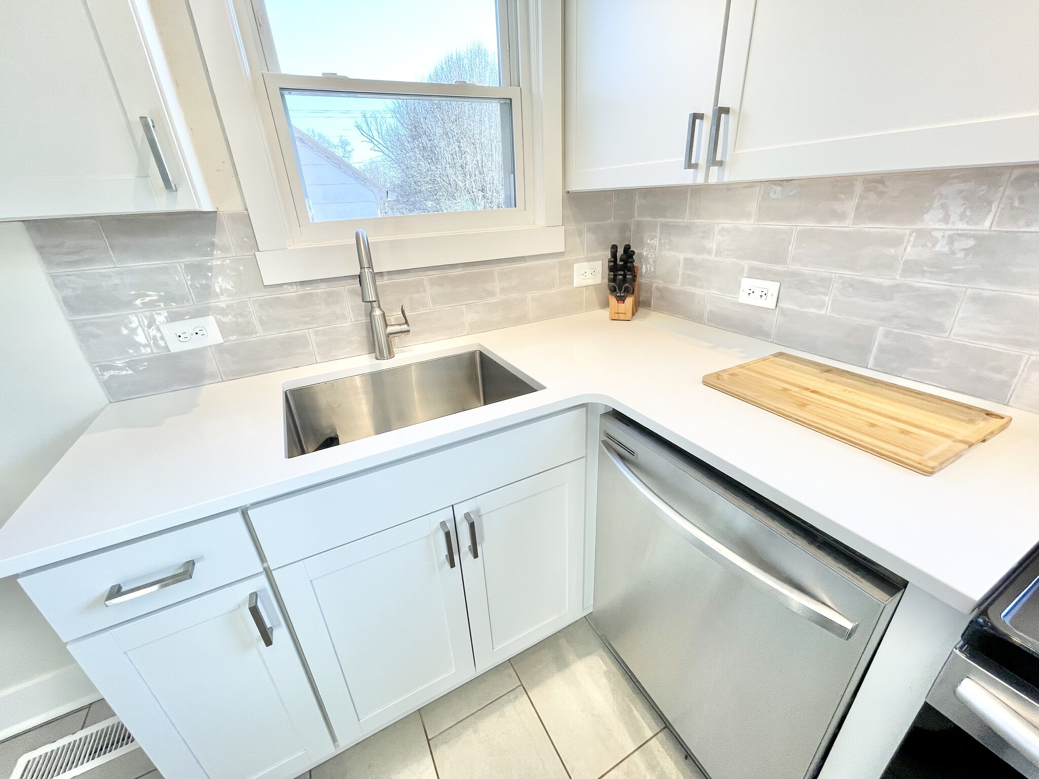 Building Photo - 1325 Willow Dr