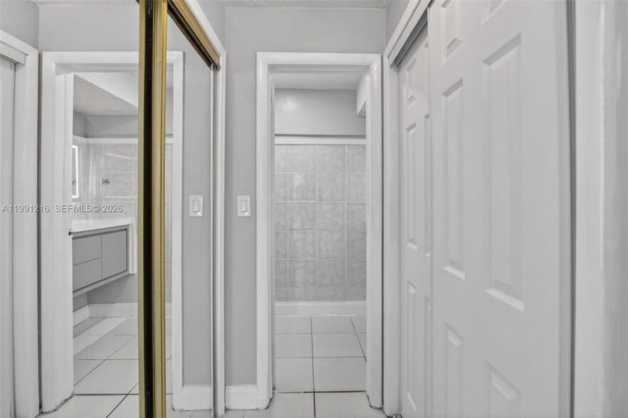 Building Photo - 2521 NW 72nd Ave