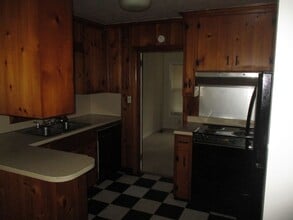 Building Photo - 1020 E Edgewater Dr