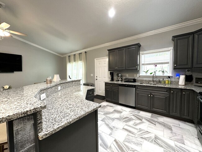 Building Photo - Beautiful north Crestview 4/Bed/2Bath Home