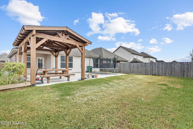 Building Photo - 326 Forest Grove Dr