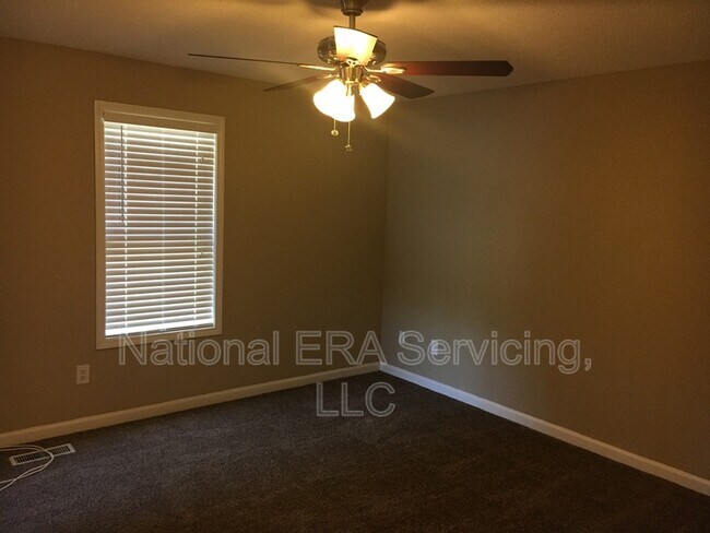 Building Photo - 753 Newport Dr