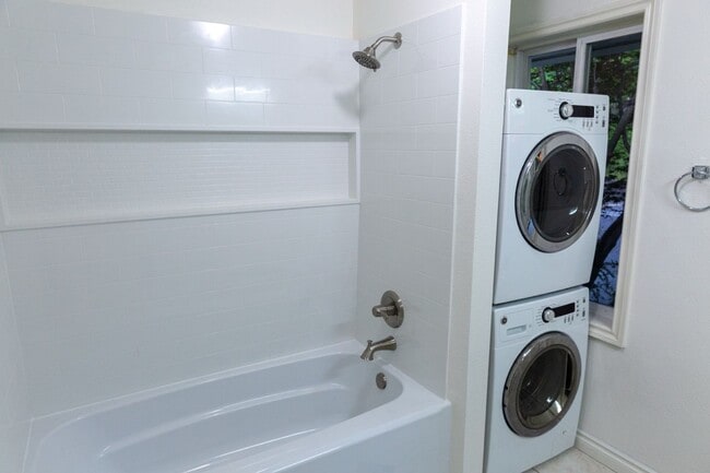 Building Photo - 17305 Dayton Ave