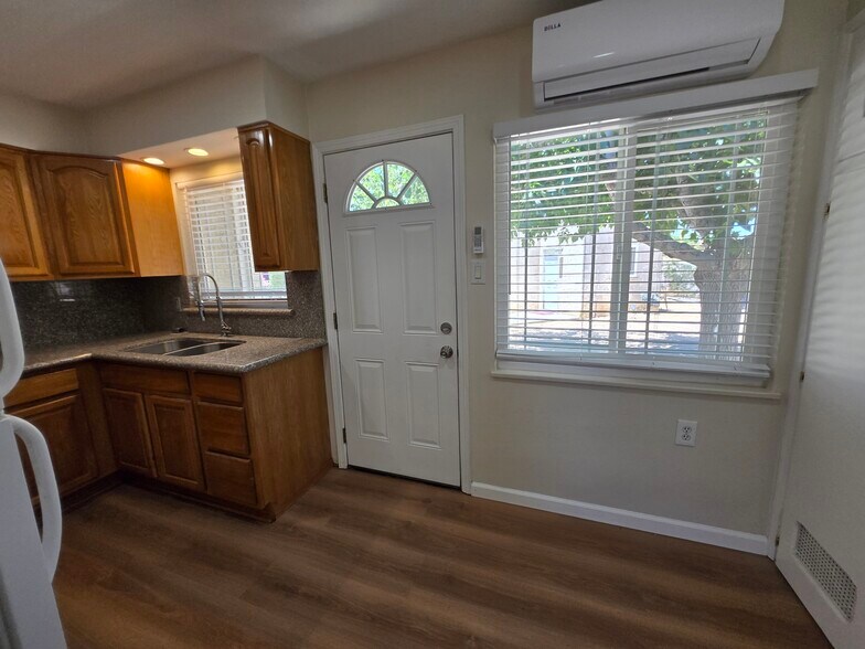 Building Photo - 16340 Villa Dr