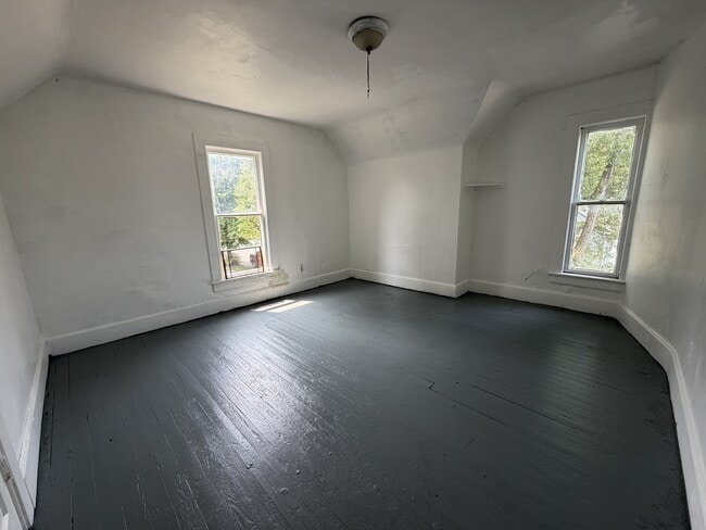 Building Photo - 748 Monroe St