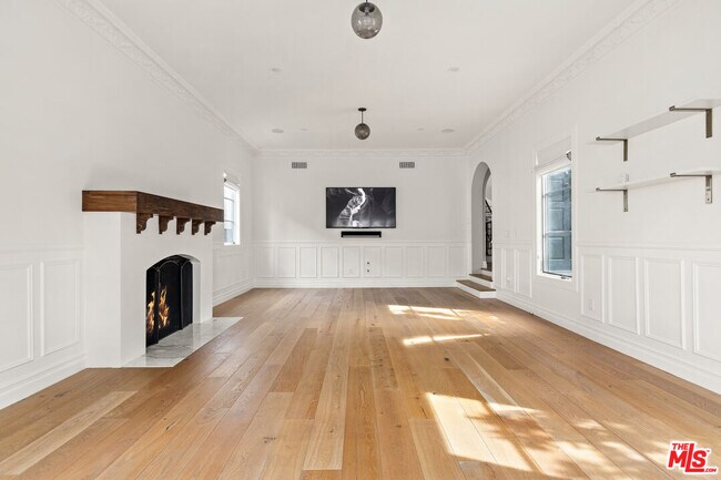 Building Photo - 100 N La Jolla Ave