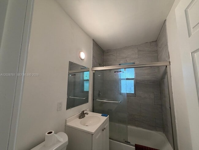 Building Photo - 541 SW 7th St