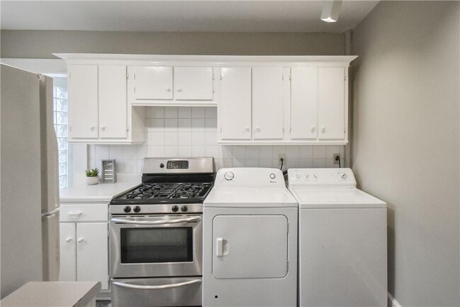 Building Photo - 1176 Holly St NW