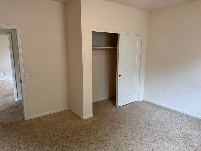 Building Photo - 1707 Ashford Way