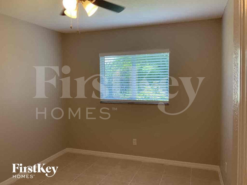 Building Photo - 314 SE 15th St