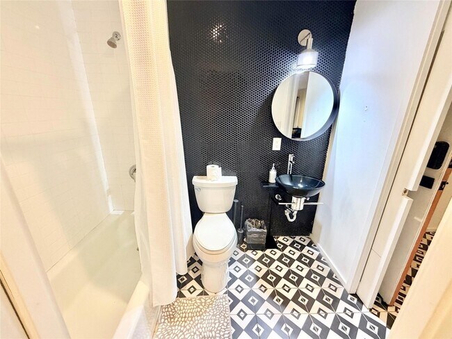 Building Photo - 201 Academy Dr