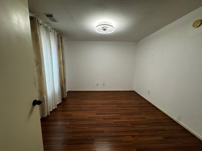 Building Photo - 9730 Linares Dr